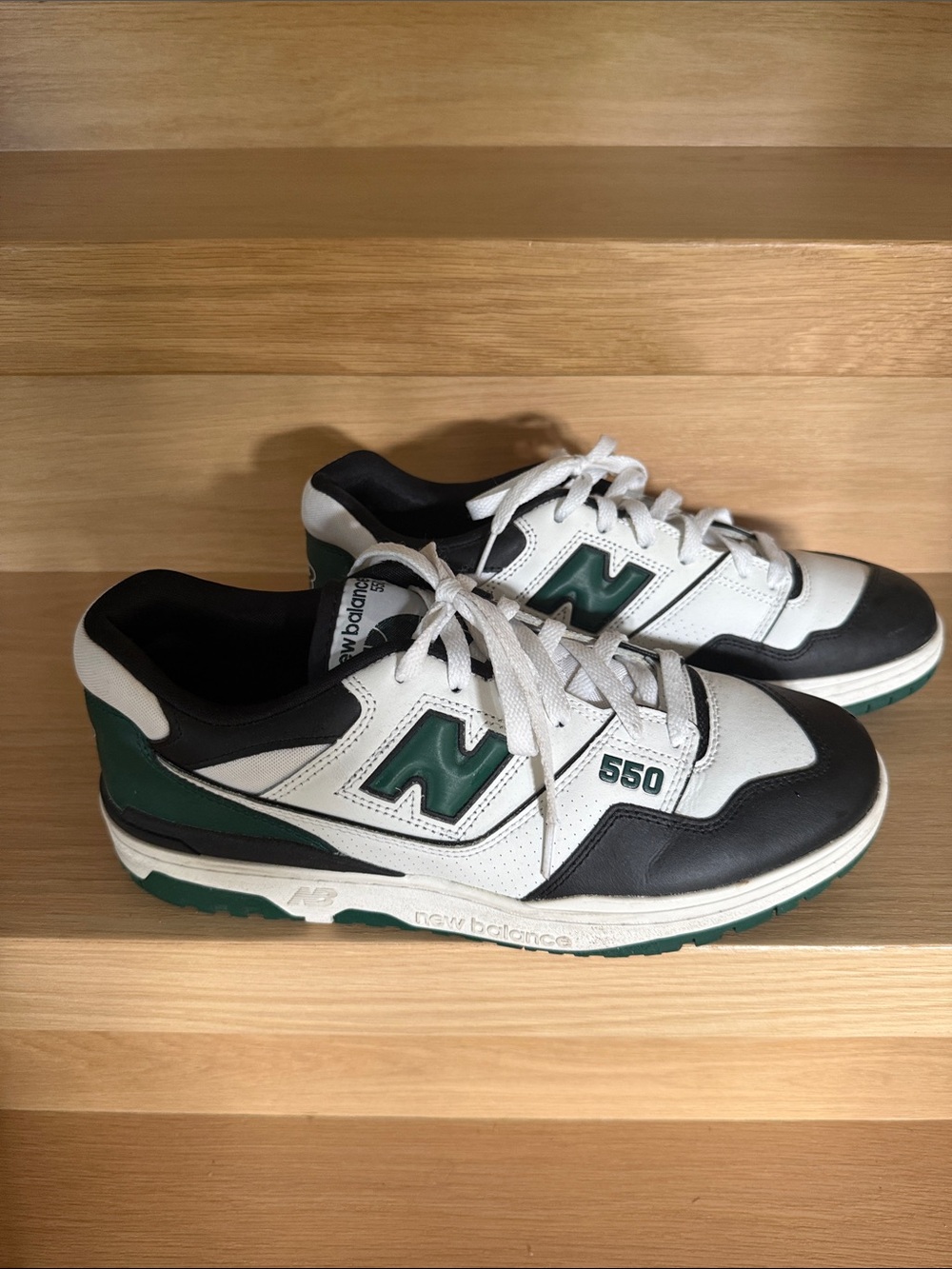 New Balance 550s Men's Sneakers in White, Black & Green Accent Sz 11